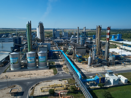 Nitrogénművek Zrt u Pétfürdőu je danas jedini mađarski proizvođač dušičnih gnojiva s kapacitetima za proizvodnju amonijaka i gnojiva. 
